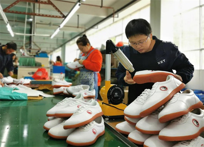 【一心五城譜新篇 】引來(lái)服裝鞋業(yè)加工廠 群眾家門口好就業(yè)