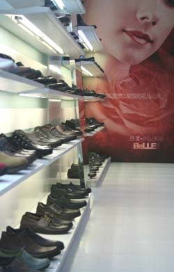 百麗鞋業(yè)將于明年在港IPO募資8億美元_港股IPO_新浪財(cái)經(jīng)_新浪網(wǎng)