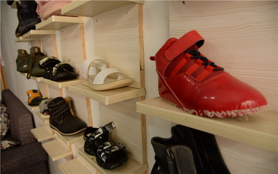 “扶貧車間”開在家門口 百姓致富有奔頭